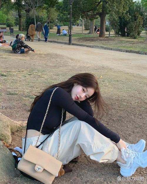 张拍芝敞开大腿