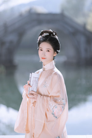 我跟亲戚发生了性关系的小说