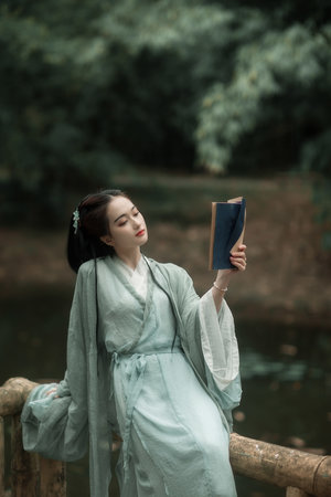 何冰闫妮电视剧亲爱的