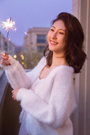 动漫白丝紧致爆乳自慰喷水