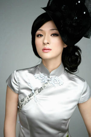 双人床上扑克动作视频