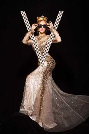 农场主和他的女儿们策驰