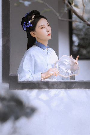 守卫者浮出水面