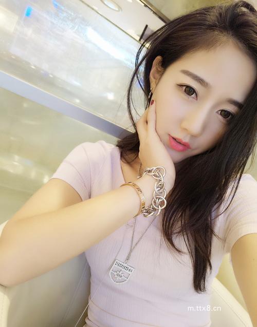 校服下摆前面翘起来怎么办