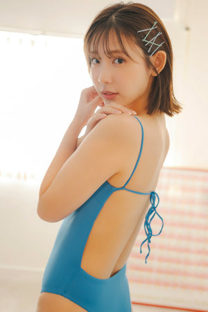 三人同时吸我蹂躏我