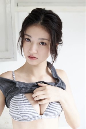 女性去掉所有服装的样子