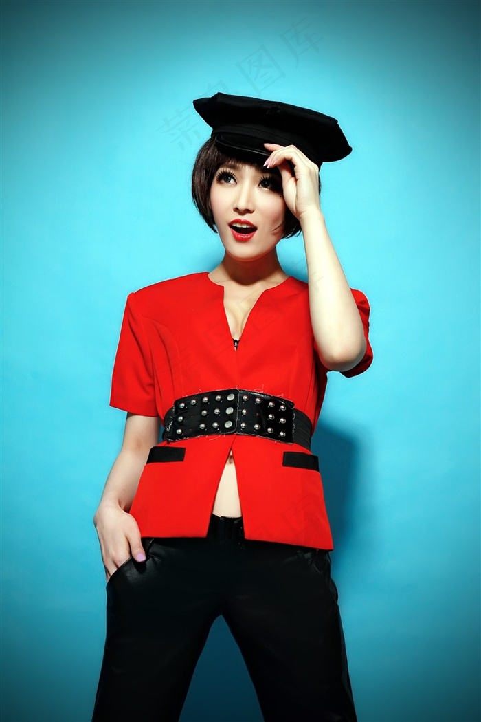 三人同时吸我蹂躏我