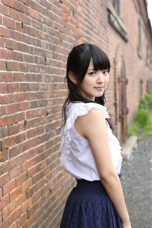 手伸进衣服里摸大胸的电影